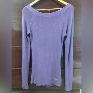 Tiffy. Women’s sweater with an open back